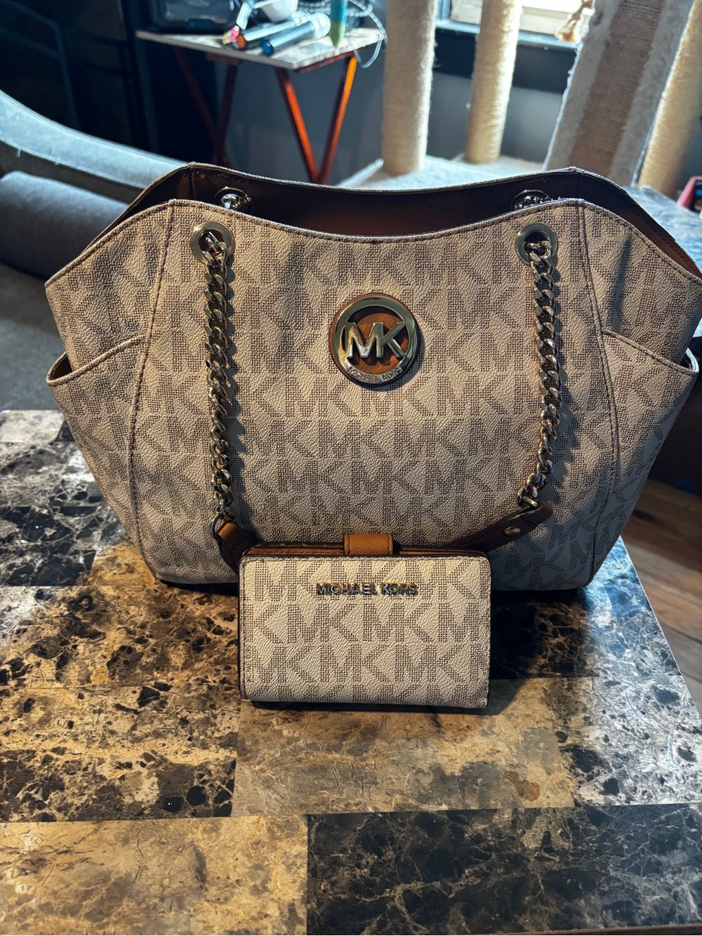 MICHAEL KORS Jet Set Chain Tote Bag and Matching Wallet Set Vanilla Monogram